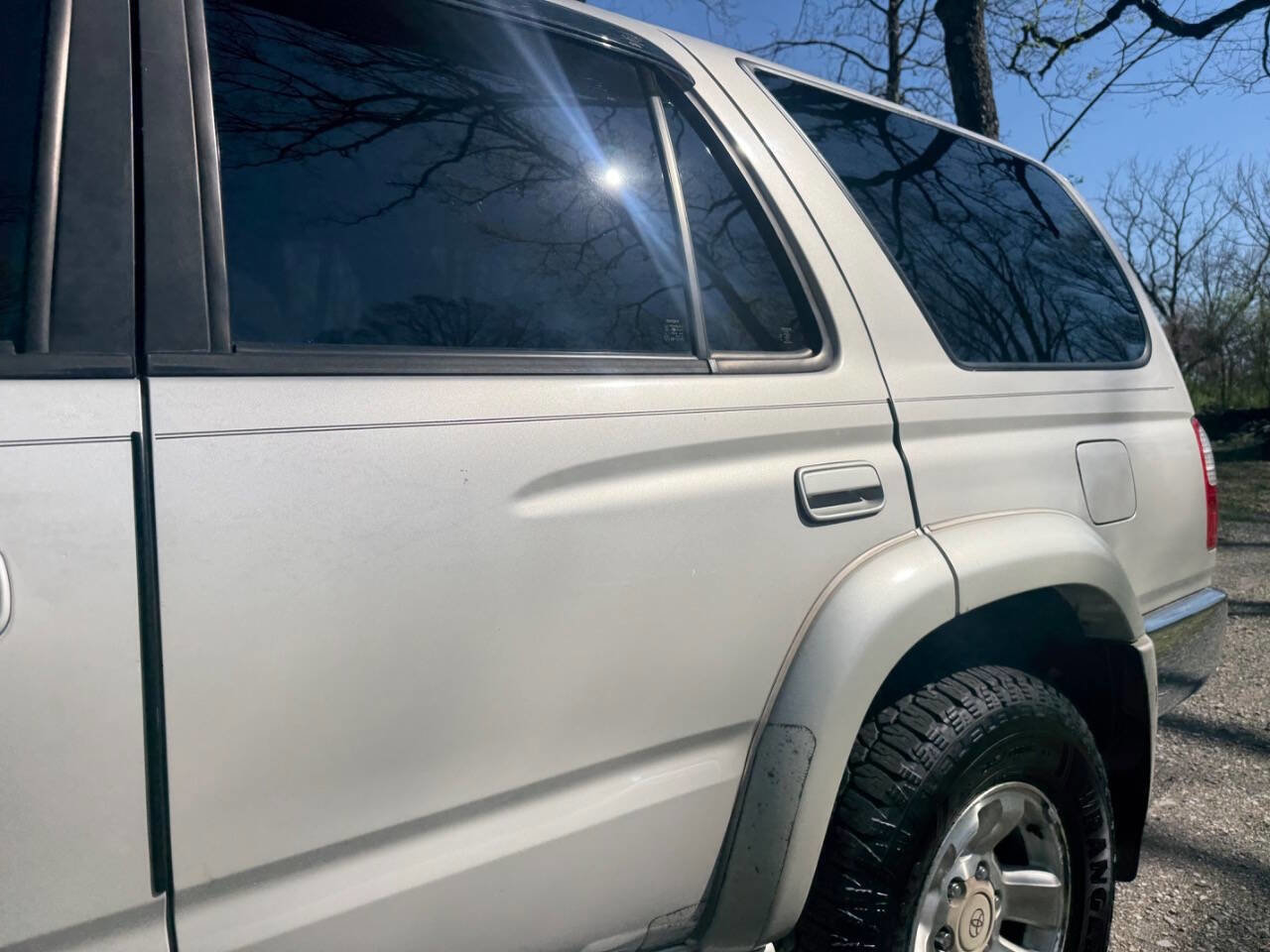 Used 2000 Toyota 4Runner SR5 AWD/4WD image 12
