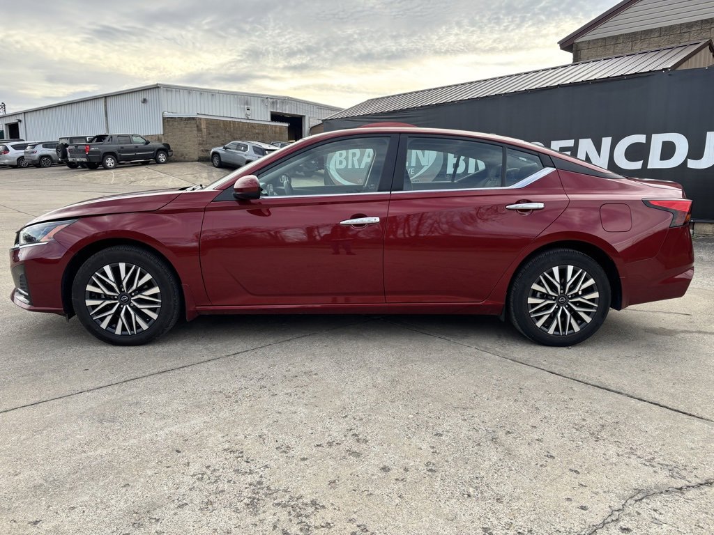 Used 2023 Nissan Altima 2.5 SV image 4