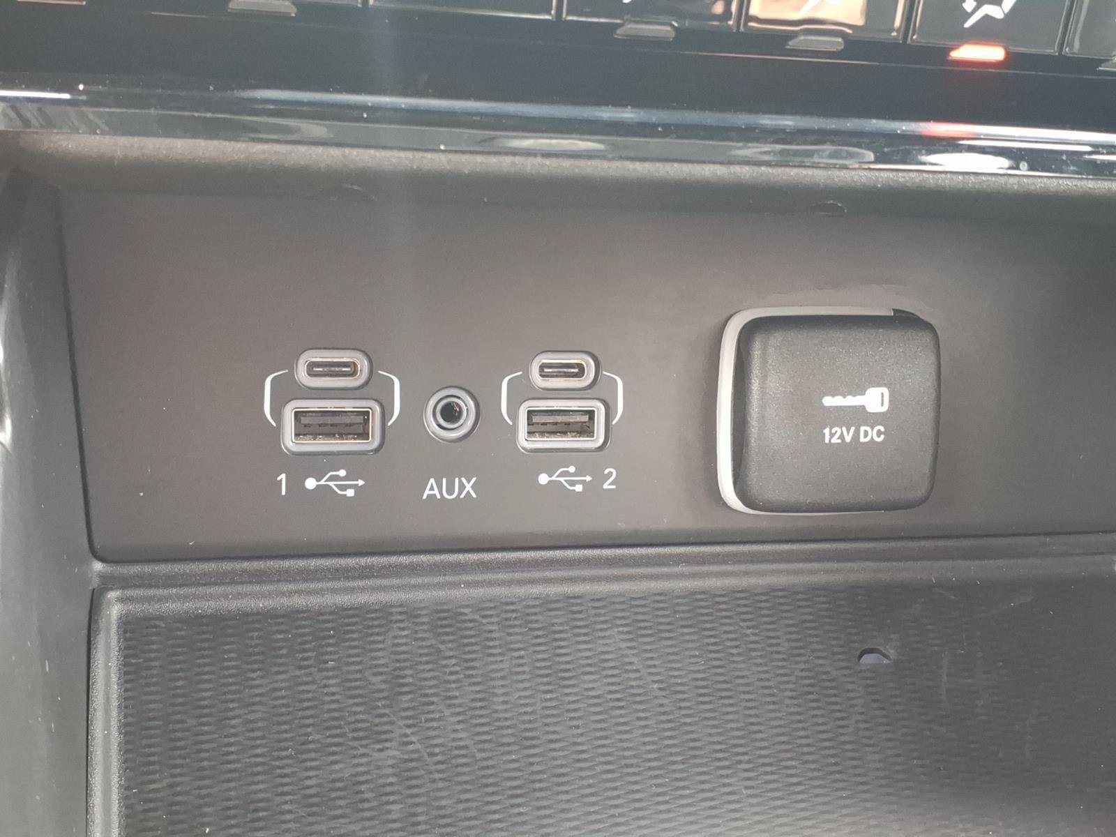 Used 2023 Jeep Grand Cherokee Altitude AWD/4WD image 17