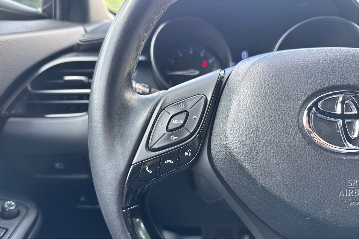 Used 2018 Toyota C-HR XLE FWD image 28