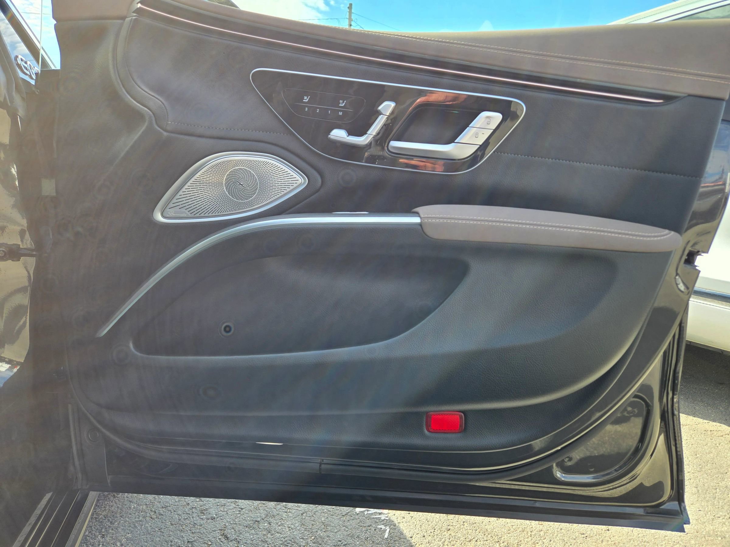 Used 2023 Mercedes-Benz EQS 580 4MATIC Sedan w/ Exclusive Trim Package image 68