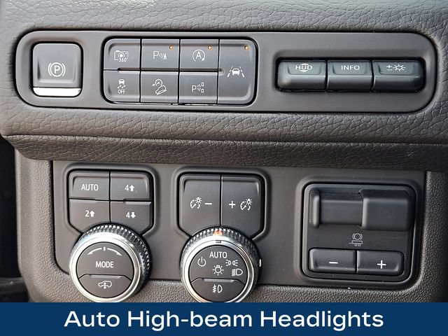 Used 2023 GMC Yukon XL Denali w/ Denali Reserve Package AWD/4WD image 9