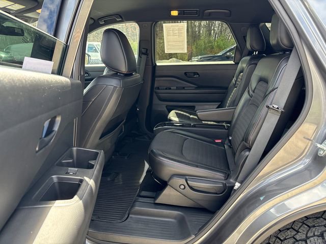 Used 2024 Nissan Pathfinder Rock Creek AWD/4WD image 14