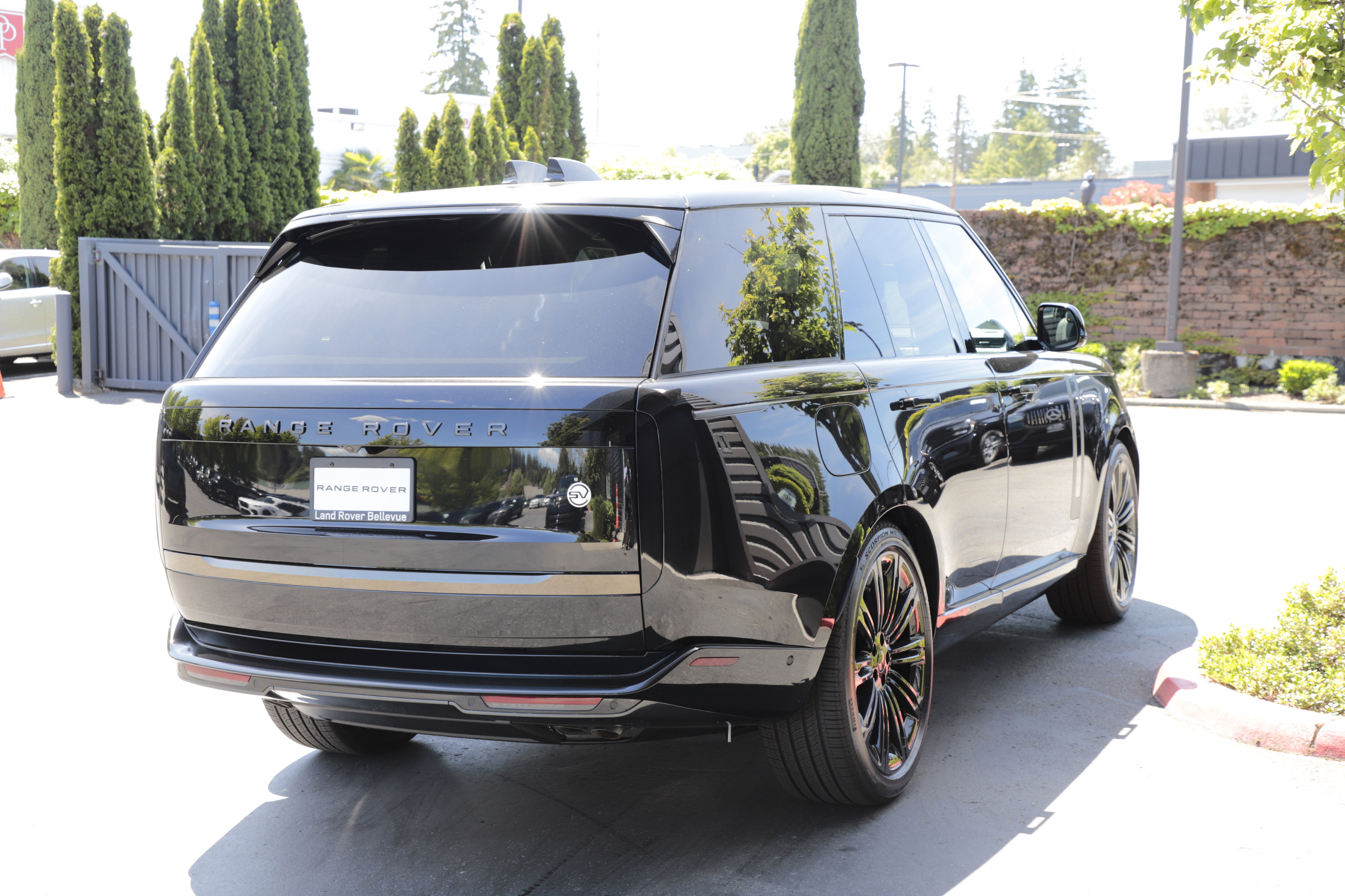 New 2026 Land Rover Range Rover SV AWD/4WD image 10
