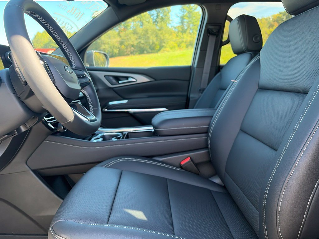 New 2027 Chevrolet Traverse LT w/ Midnight/Sport Edition AWD/4WD image 14