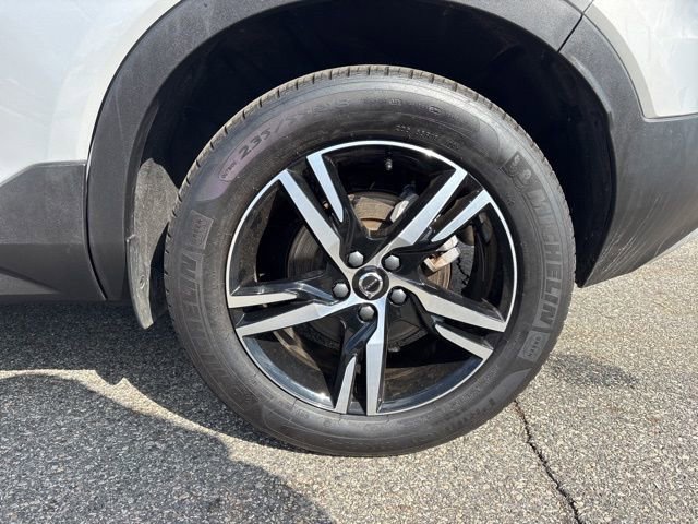 Used 2025 Volvo XC40 B5 Core image 10