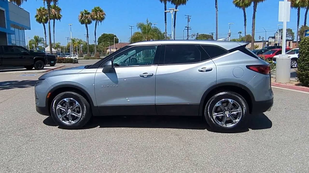 Used 2025 Chevrolet Blazer LT AWD/4WD image 5