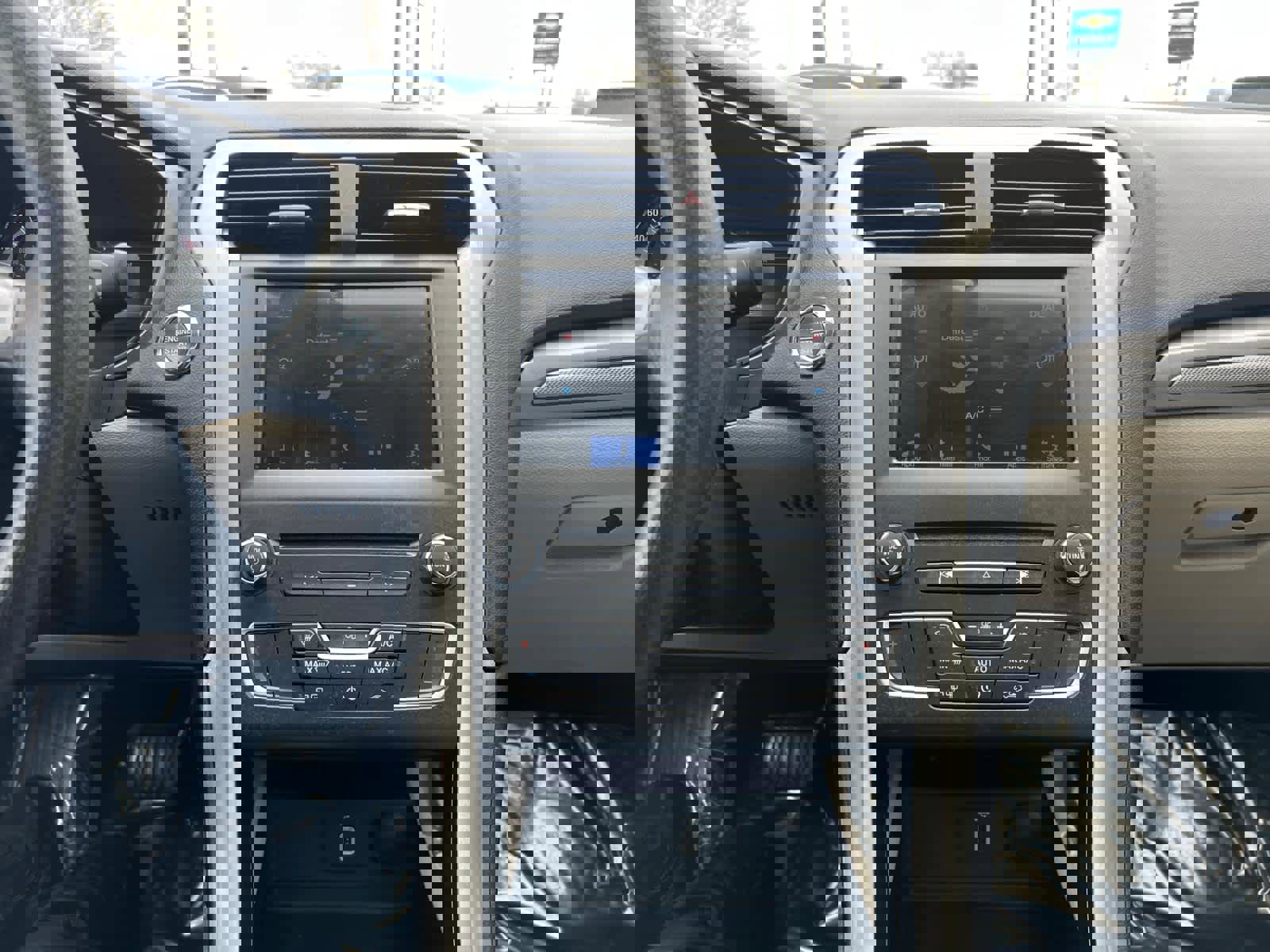 Used 2018 Ford Fusion SE w/ Fusion SE Technology Package image 25