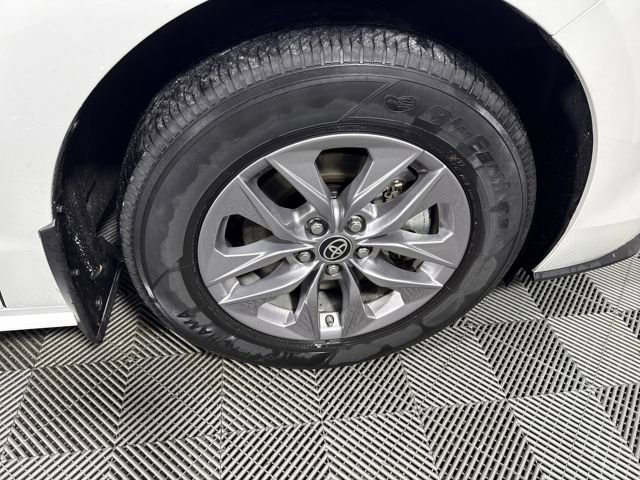 Certified 2024 Toyota Sienna XLE w/ XLE Plus Package image 11