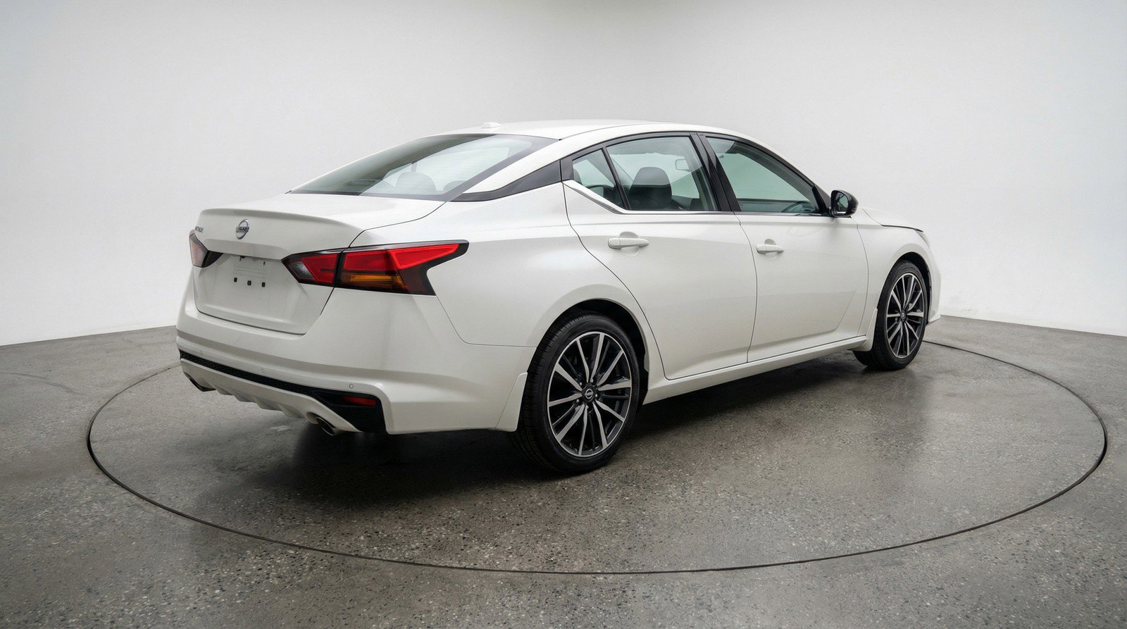 Used 2025 Nissan Altima 2.5 SV FWD image 9