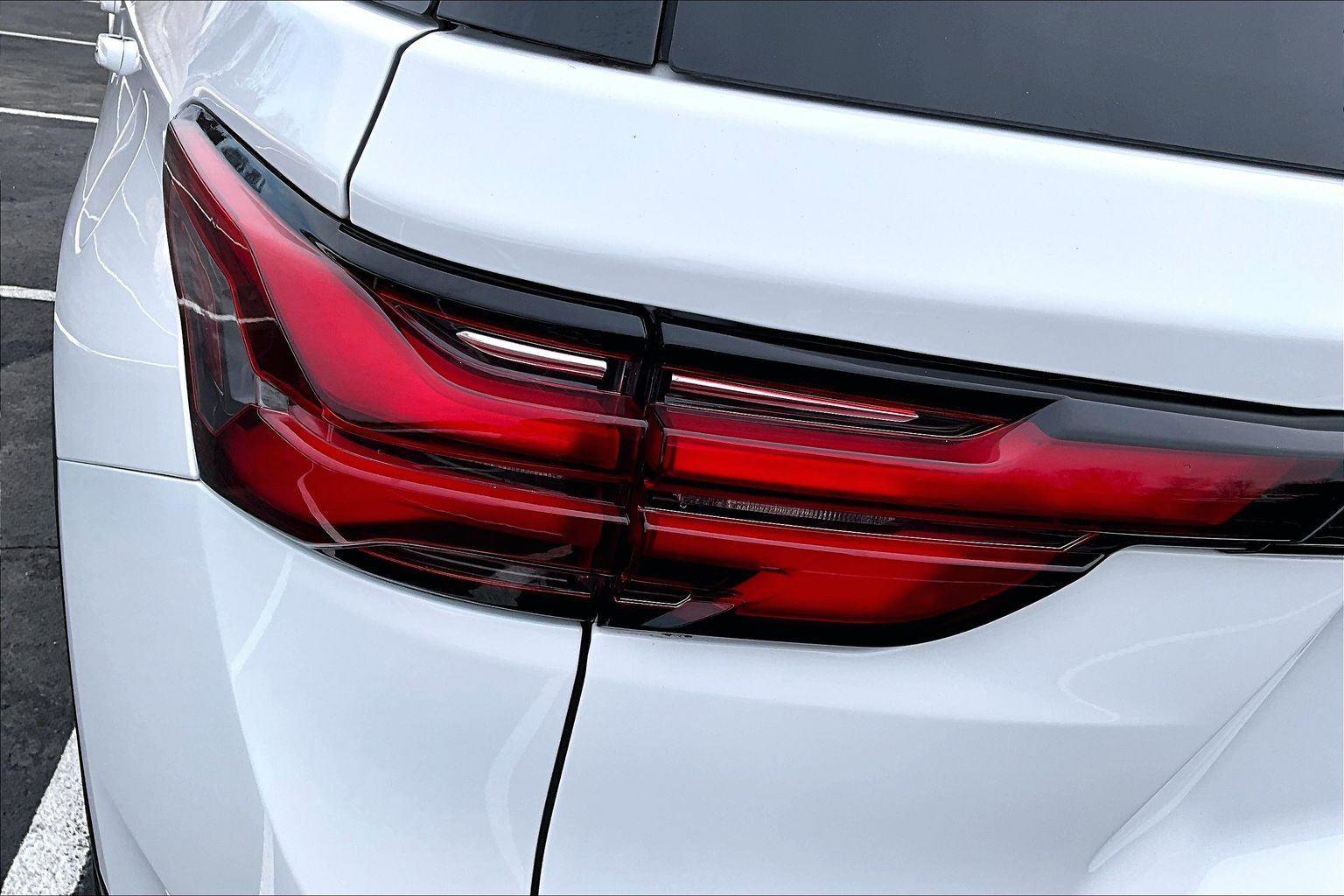 Used 2023 Chevrolet Traverse LT w/ Midnight/Sport Edition image 32