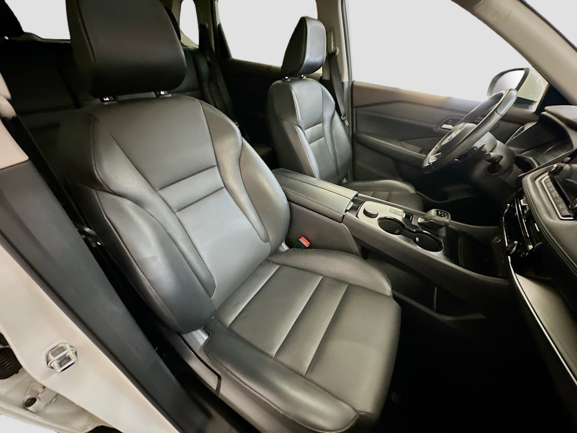 Used 2022 Nissan Rogue SV w/ SV Premium Package image 33