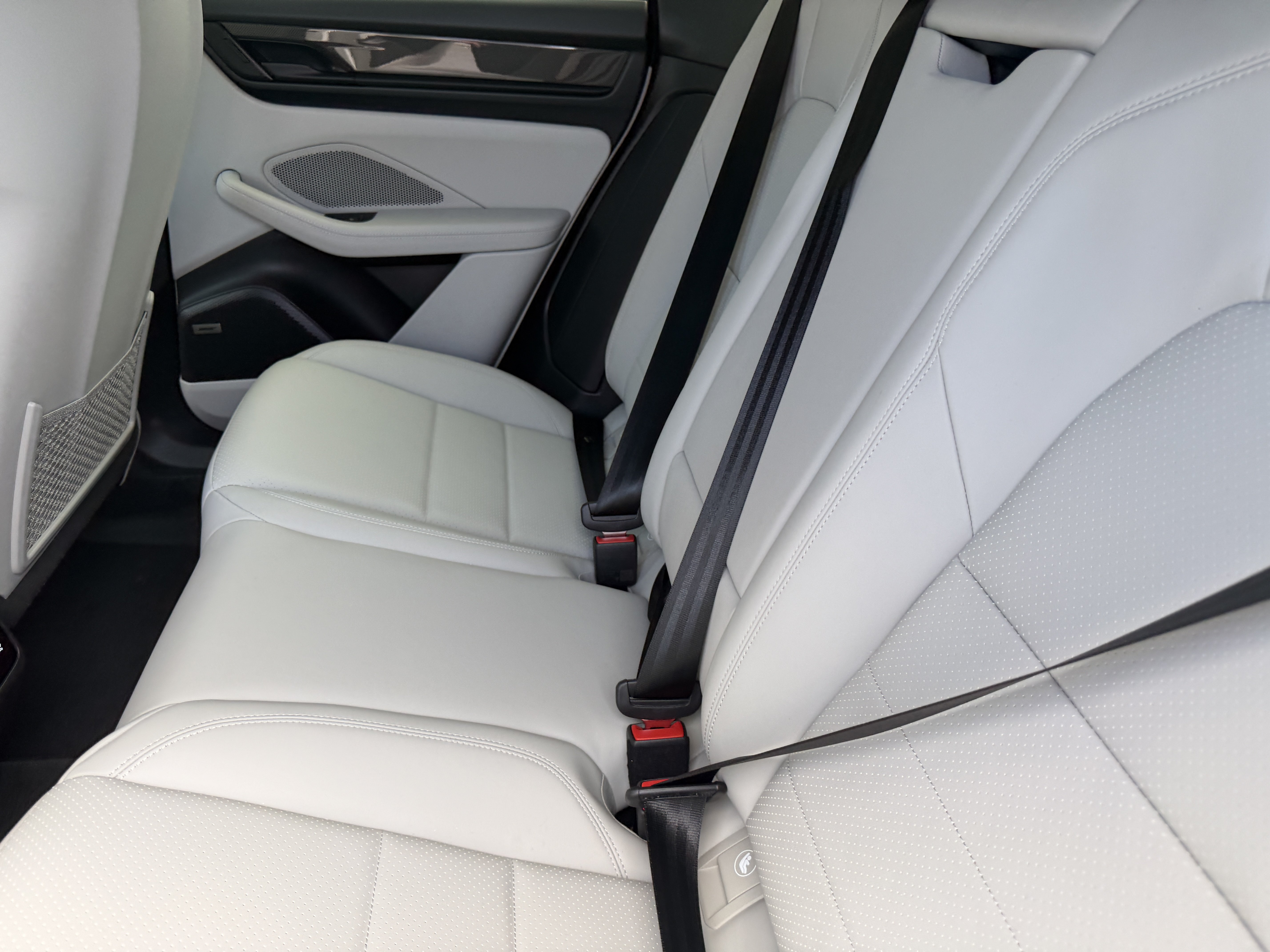 New 2026 Porsche Macan Turbo Electric AWD/4WD image 21