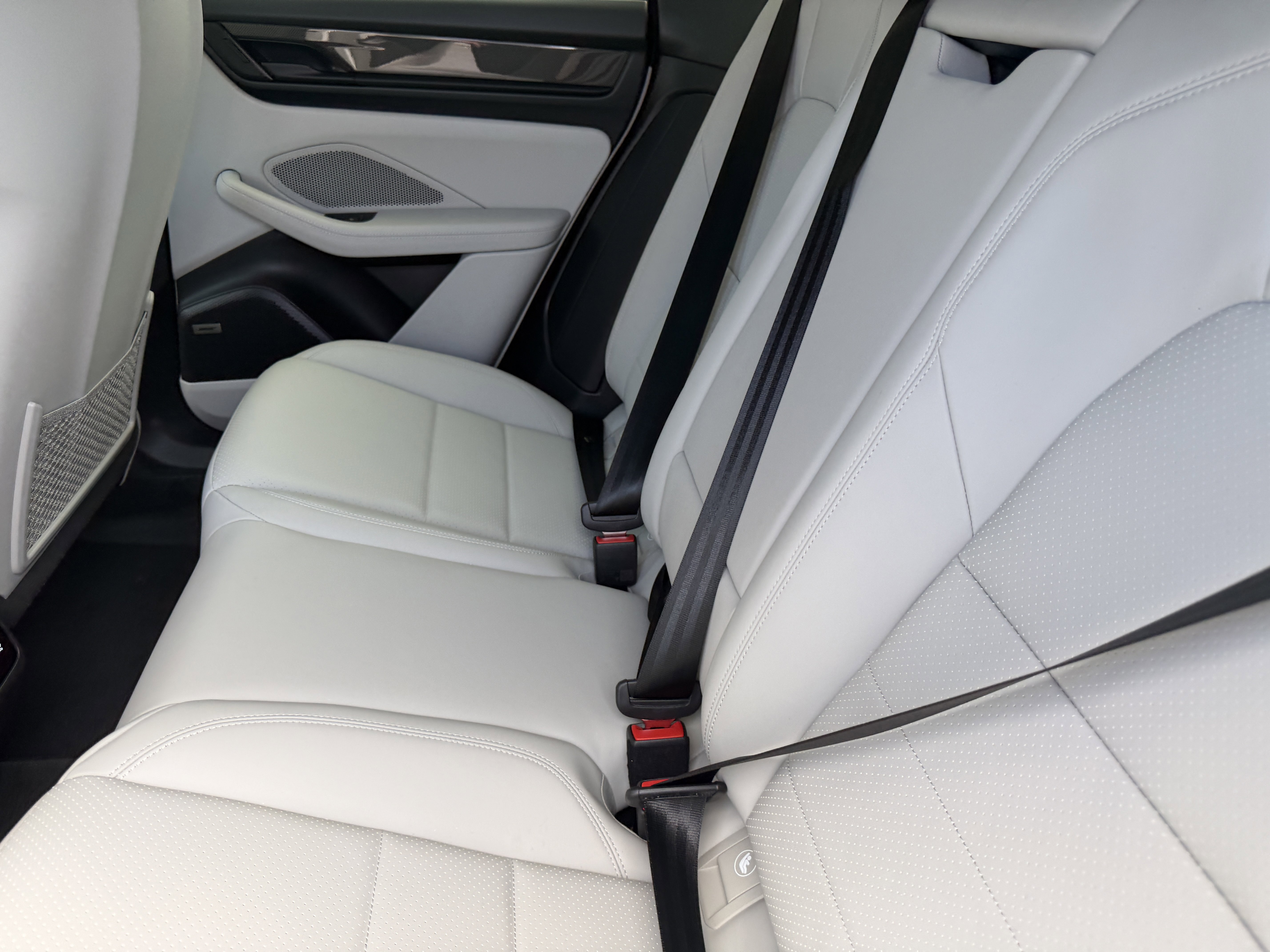 New 2026 Porsche Macan Turbo Electric image 21