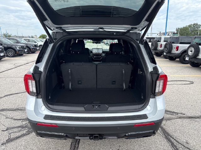 New 2026 Ford Explorer ST-Line AWD/4WD image 8