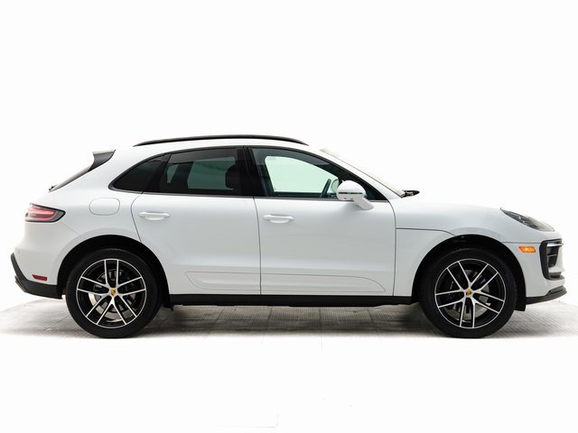 Certified 2025 Porsche Macan image 33