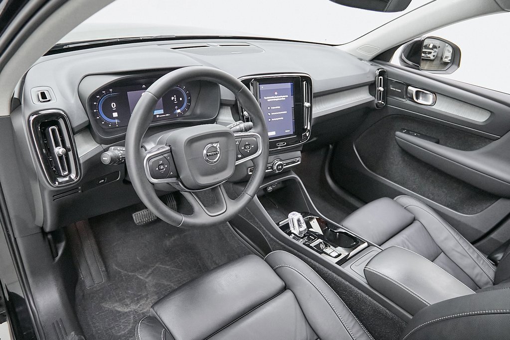 Certified 2024 Volvo XC40 B5 Plus w/ Protection Package Premier image 13