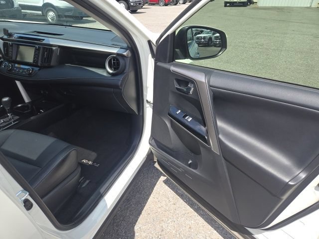 Used 2017 Toyota RAV4 Limited FWD image 9