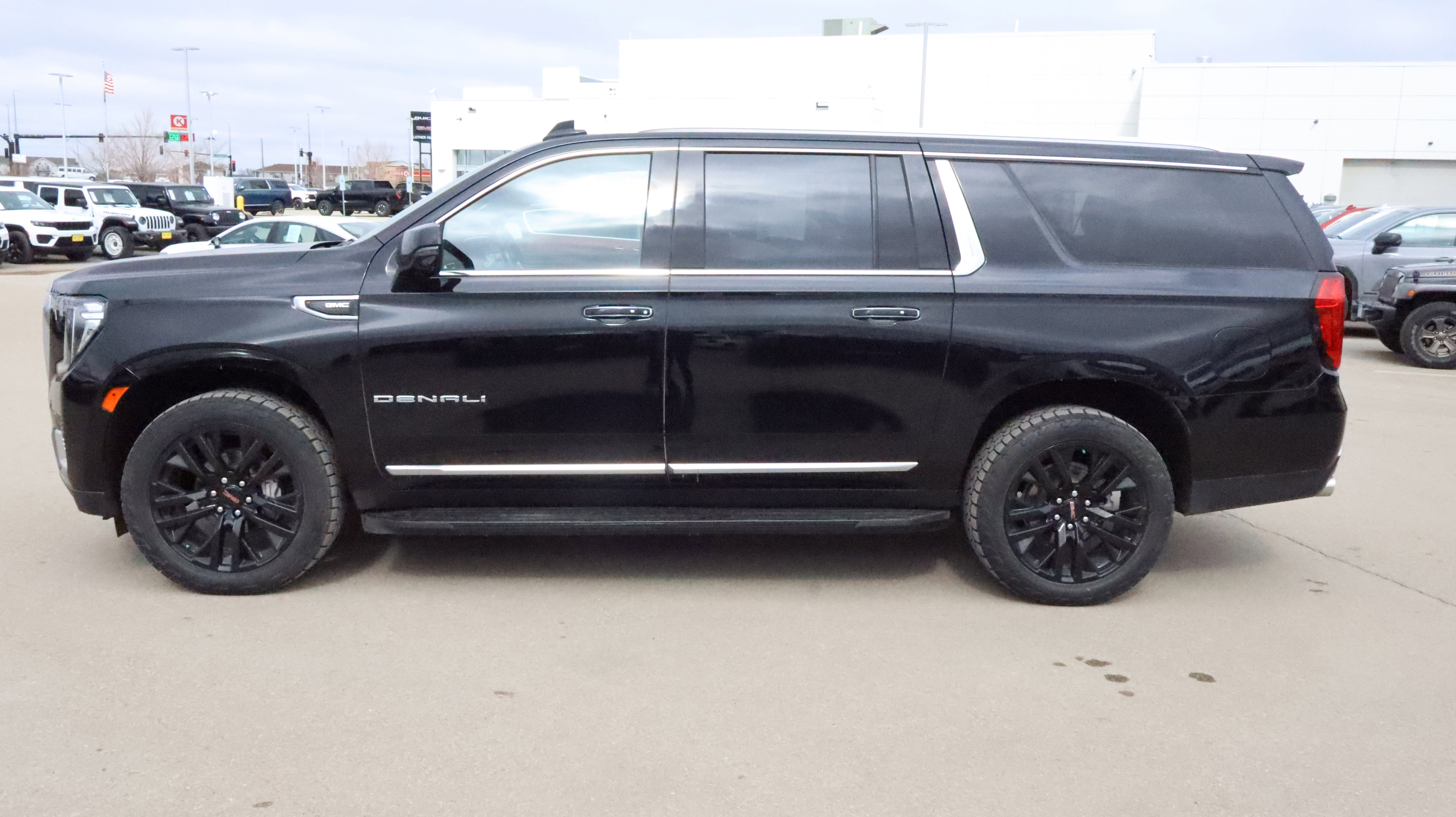 Certified 2024 GMC Yukon XL Denali AWD/4WD image 4