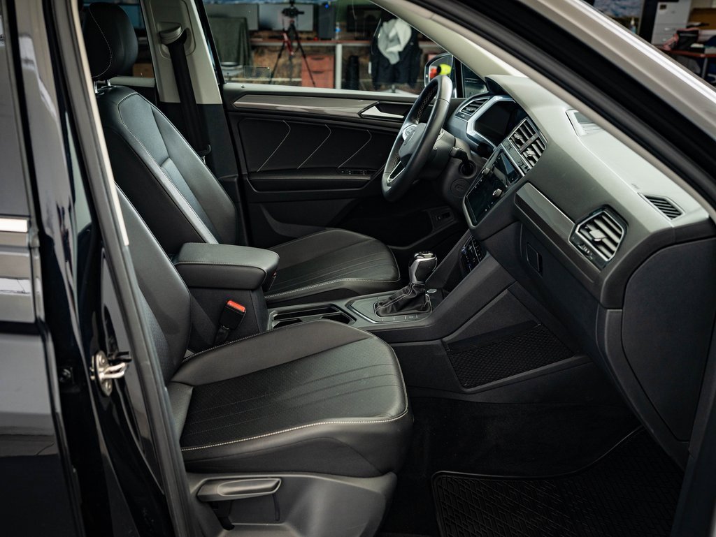 Used 2022 Volkswagen Tiguan SE w/ Panoramic Sunroof Package image 23