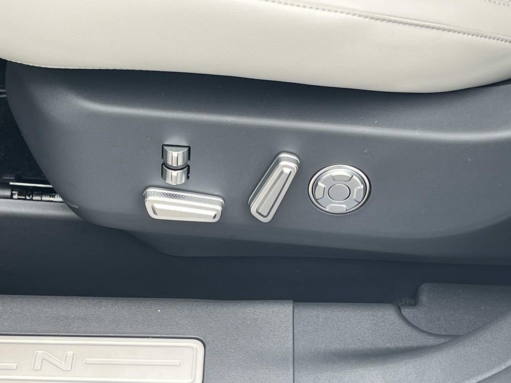 New 2026 Lincoln Nautilus Reserve AWD/4WD image 11