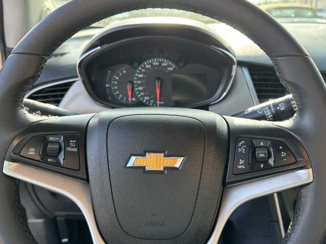 Used 2022 Chevrolet Trax LT w/ LT Convenience Package image 17