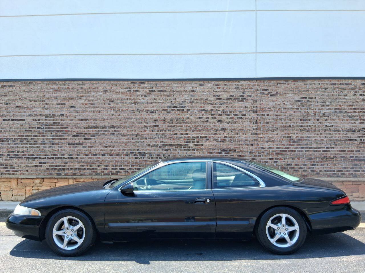 Used 1998 Lincoln Mark VIII LSC RWD image 2
