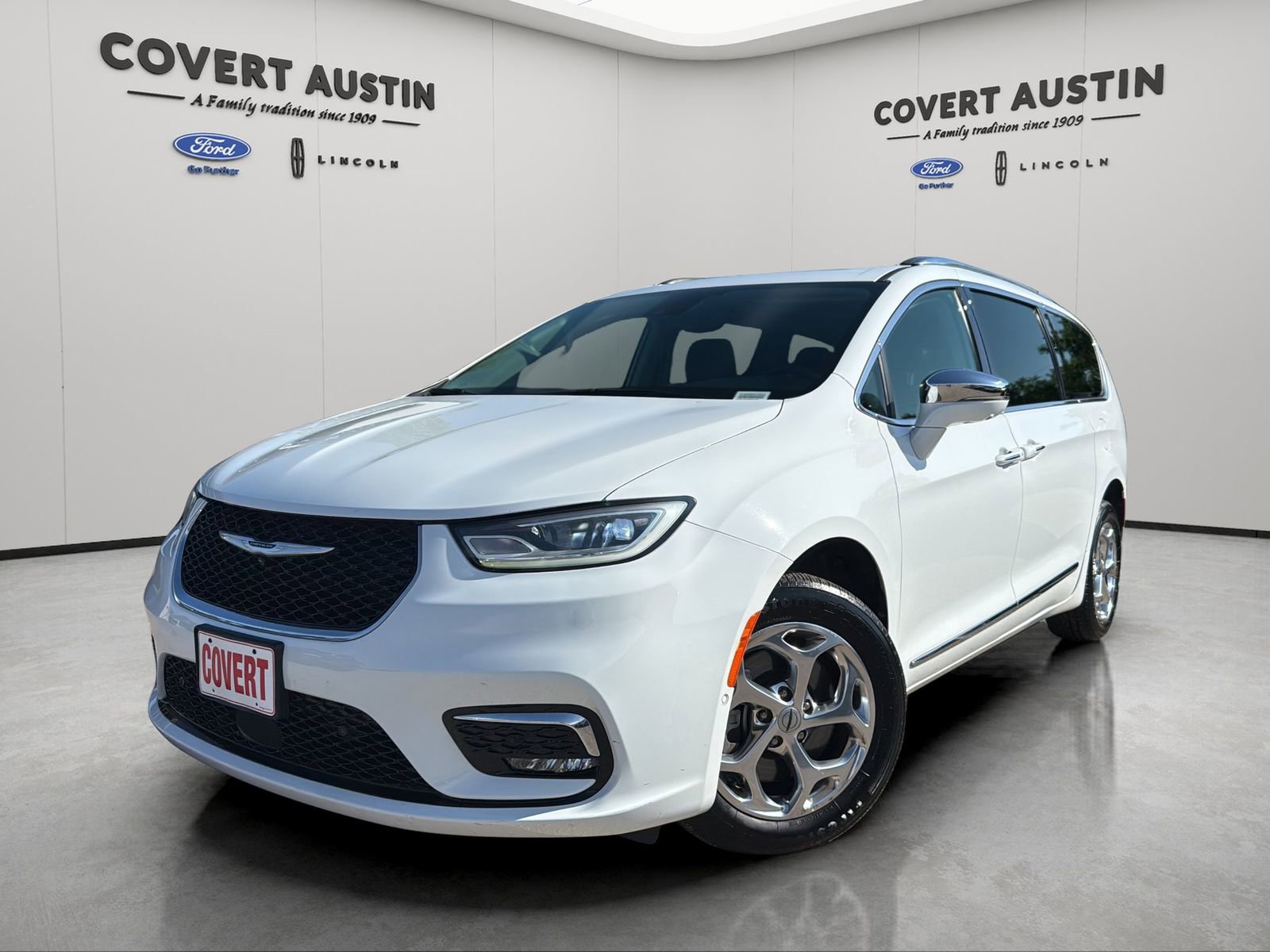 Used 2021 Chrysler Pacifica Limited w/ Uconnect Theater Family Group