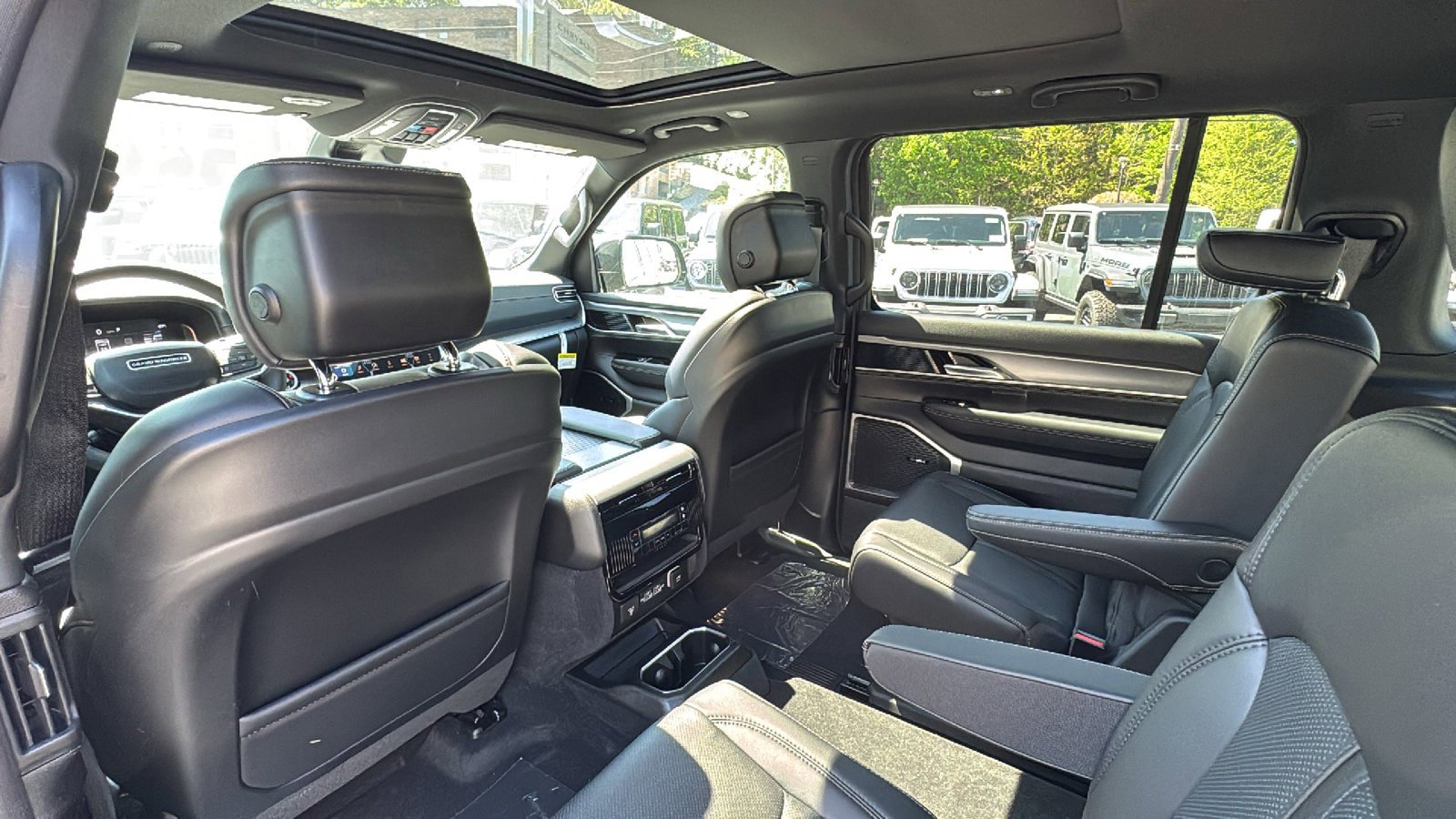 New 2026 Jeep Grand Wagoneer 4WD image 16