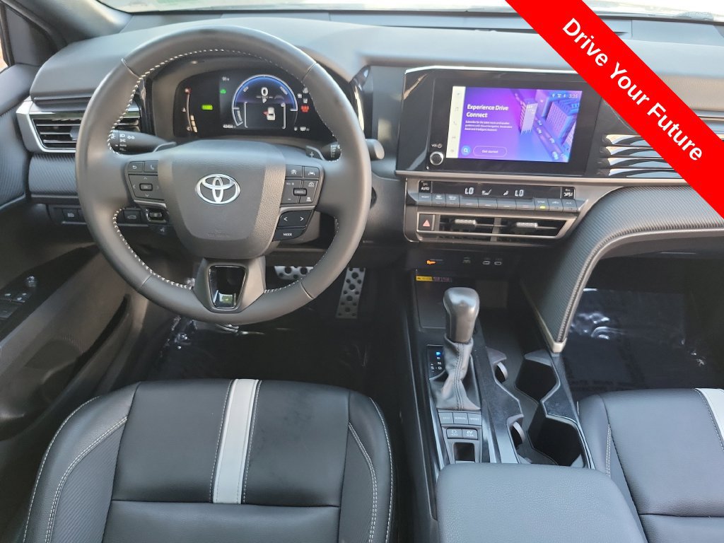Used 2025 Toyota Camry SE w/ Convenience Package FWD image 4