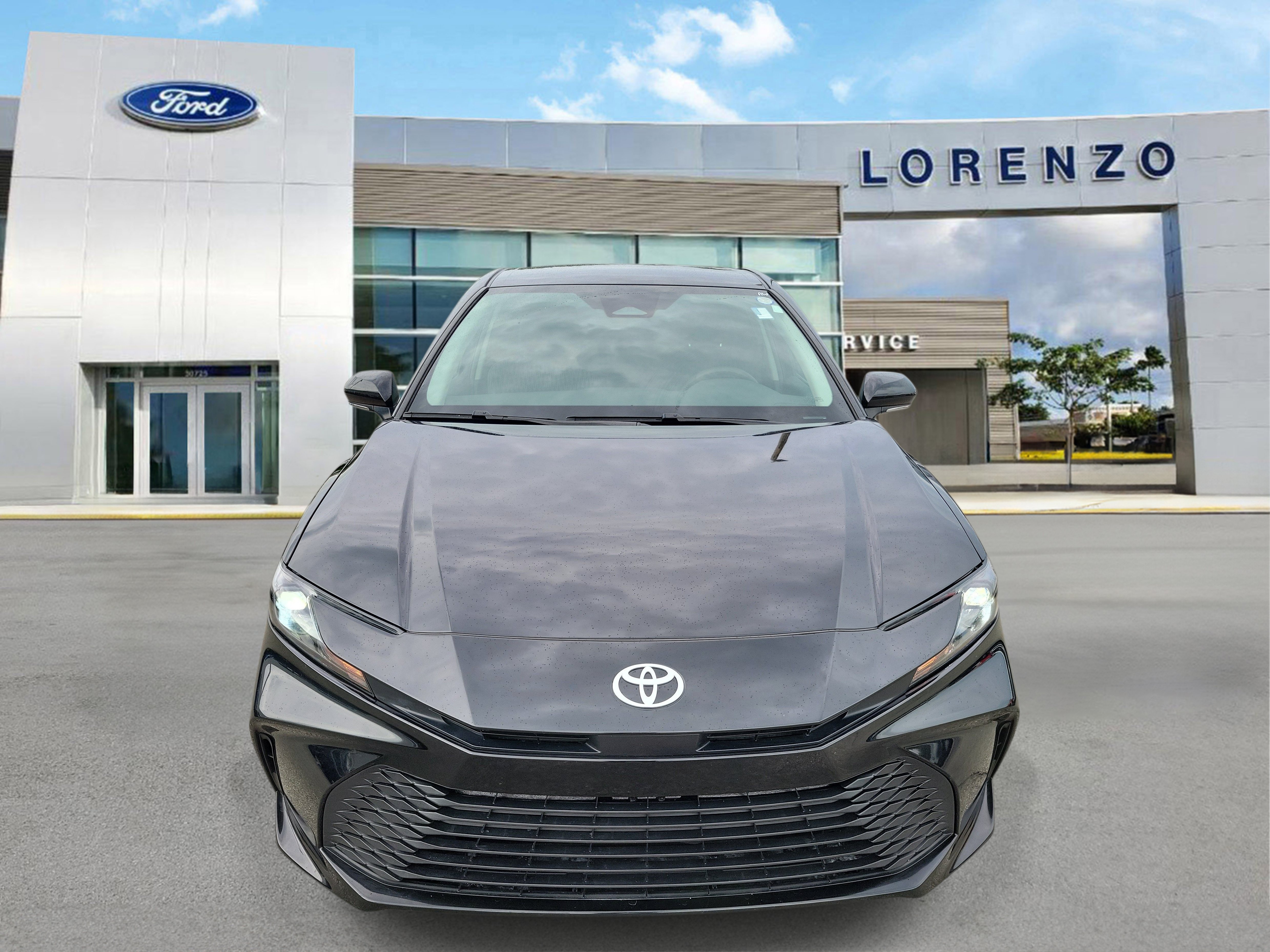 Used 2025 Toyota Camry LE w/ Convenience Package FWD image 2