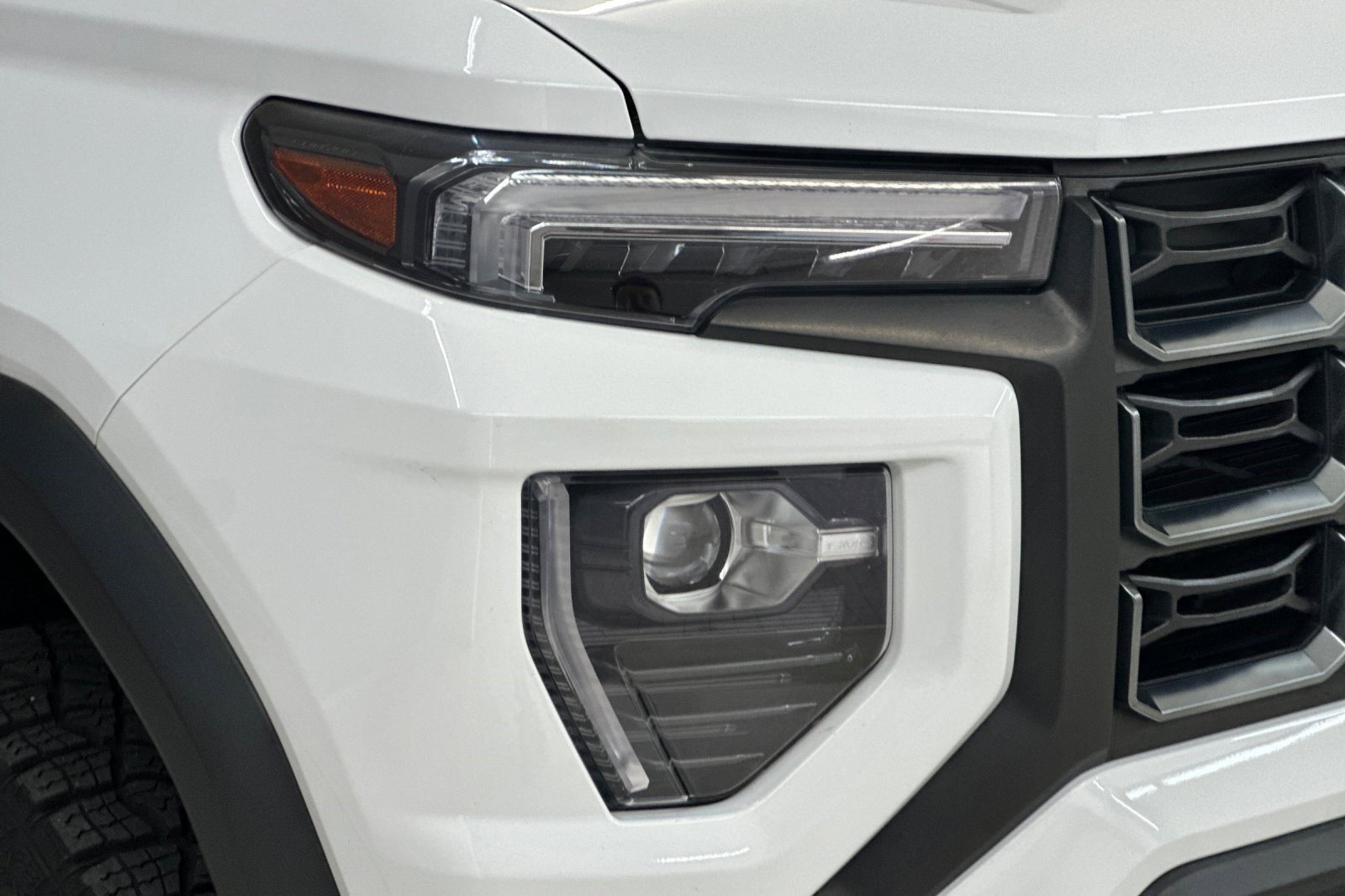 Used 2023 GMC Canyon AT4 w/ AT4 Premium Package image 10