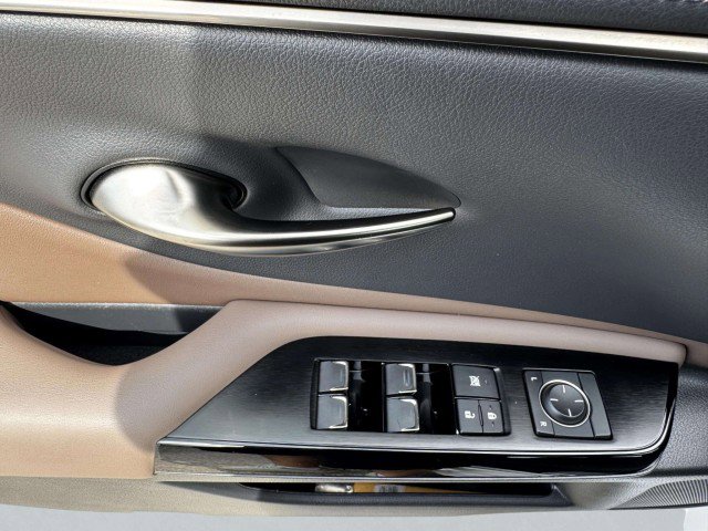 Used 2023 Lexus ES 350 image 18