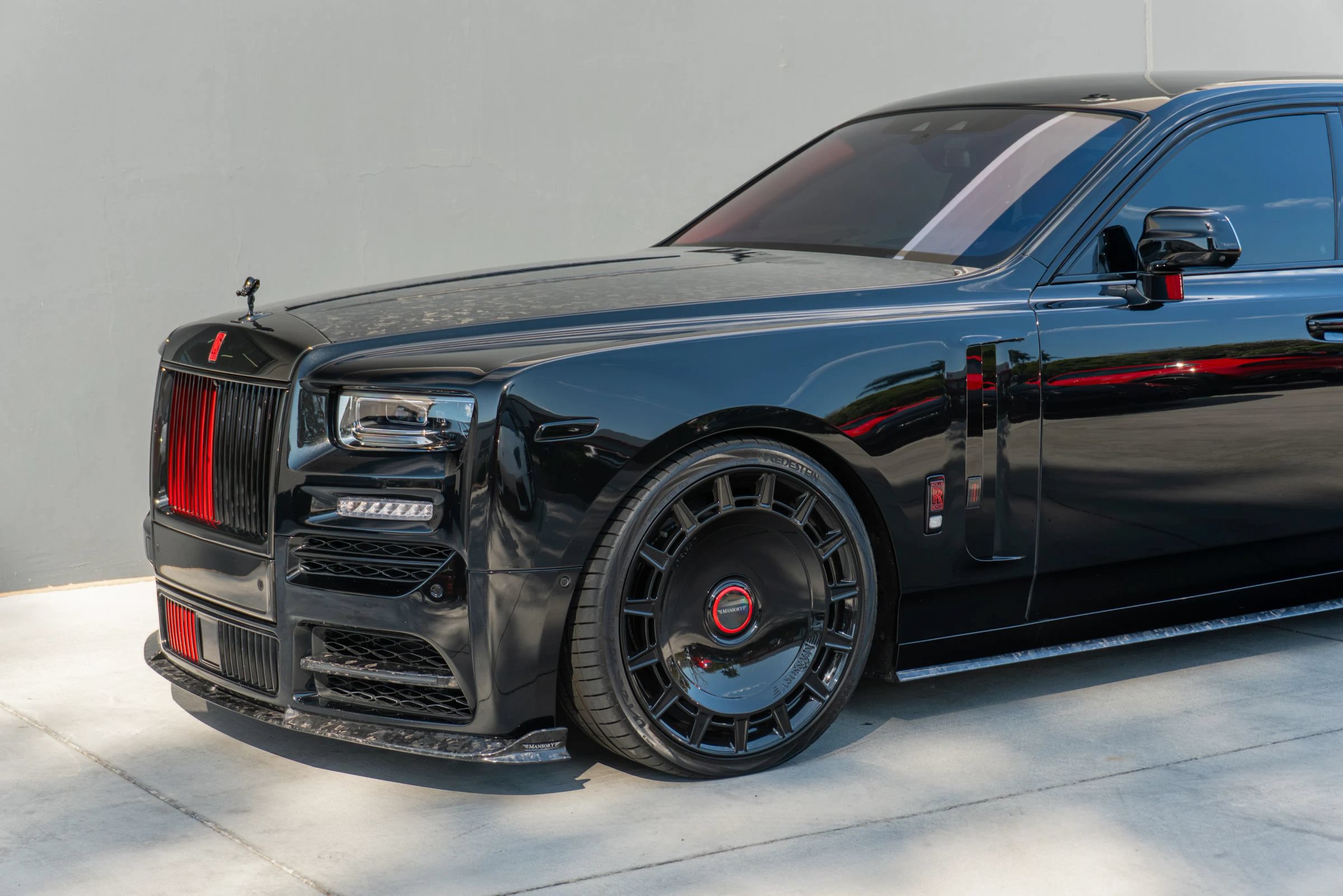 Used 2024 Rolls-Royce Phantom Sedan w/ The Phantom Package RWD image 19