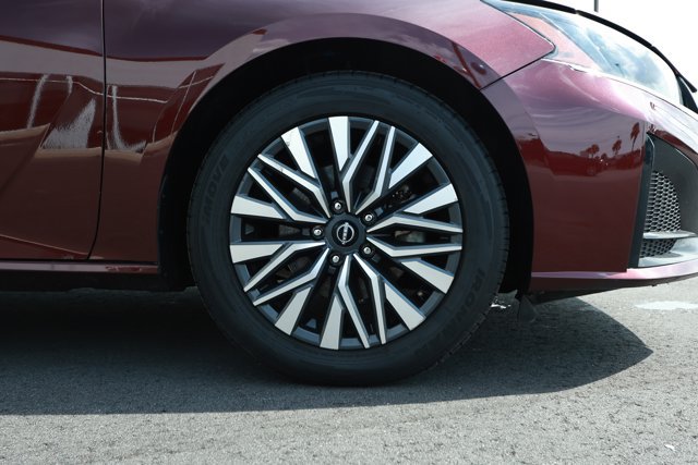 Used 2024 Nissan Altima 2.5 SV FWD image 5
