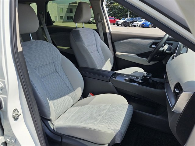 Used 2023 Nissan Rogue SV image 16