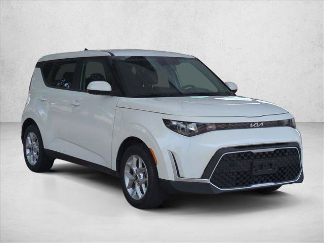 Used 2025 Kia Soul LX w/ LX Technology Package FWD image 3