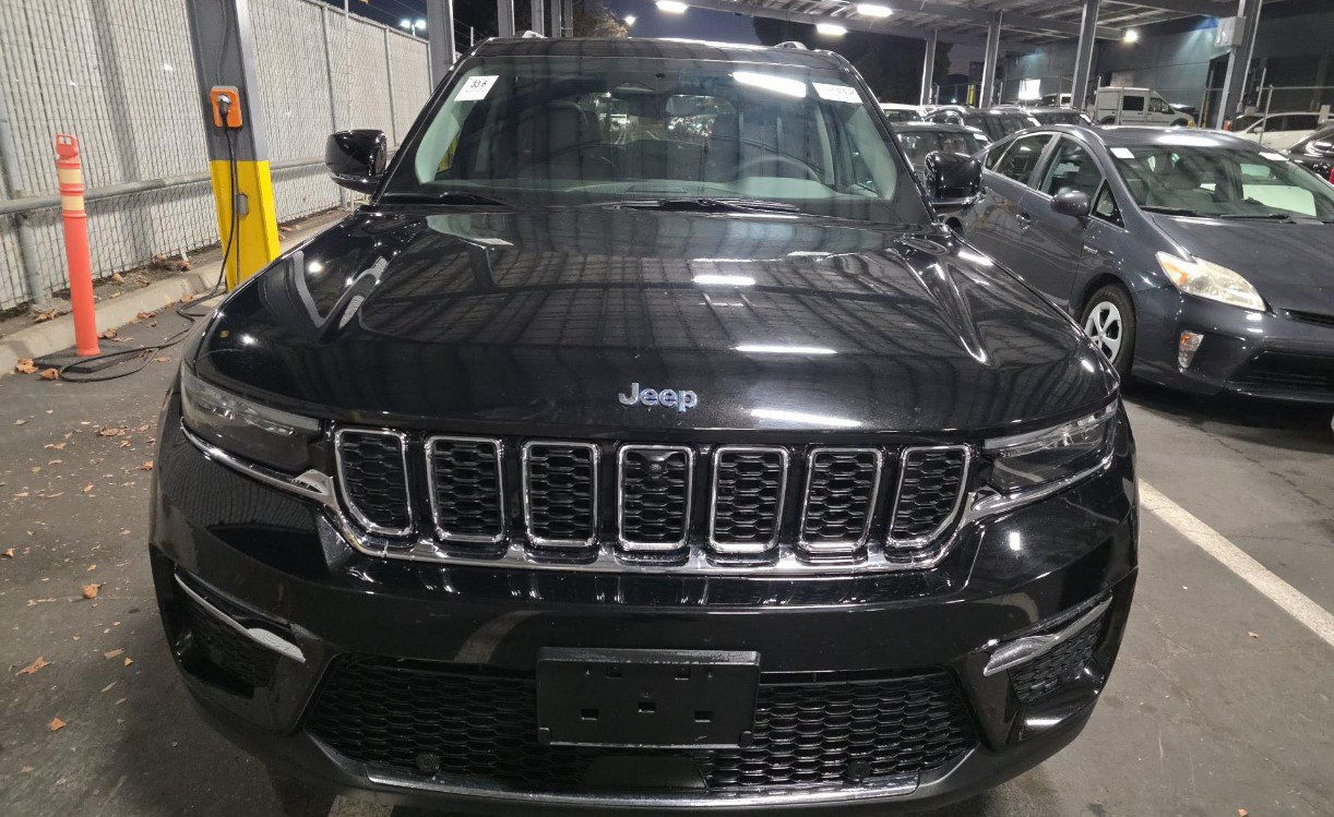 Used 2024 Jeep Grand Cherokee Limited 4xe w/ Luxury Tech Group II AWD/4WD image 3