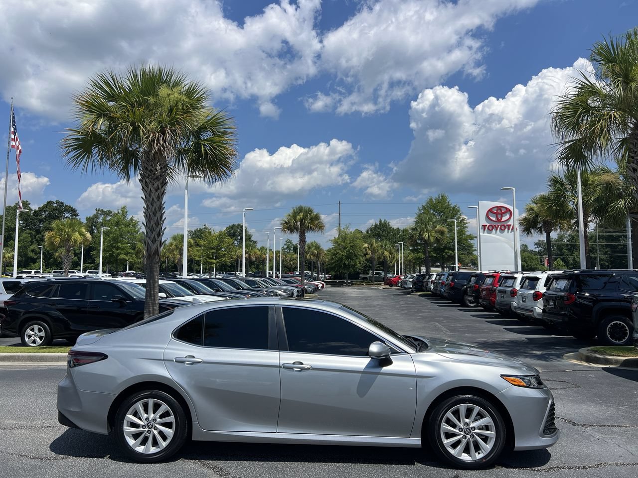 Used 2024 Toyota Camry LE w/ Convenience Package FWD image 11