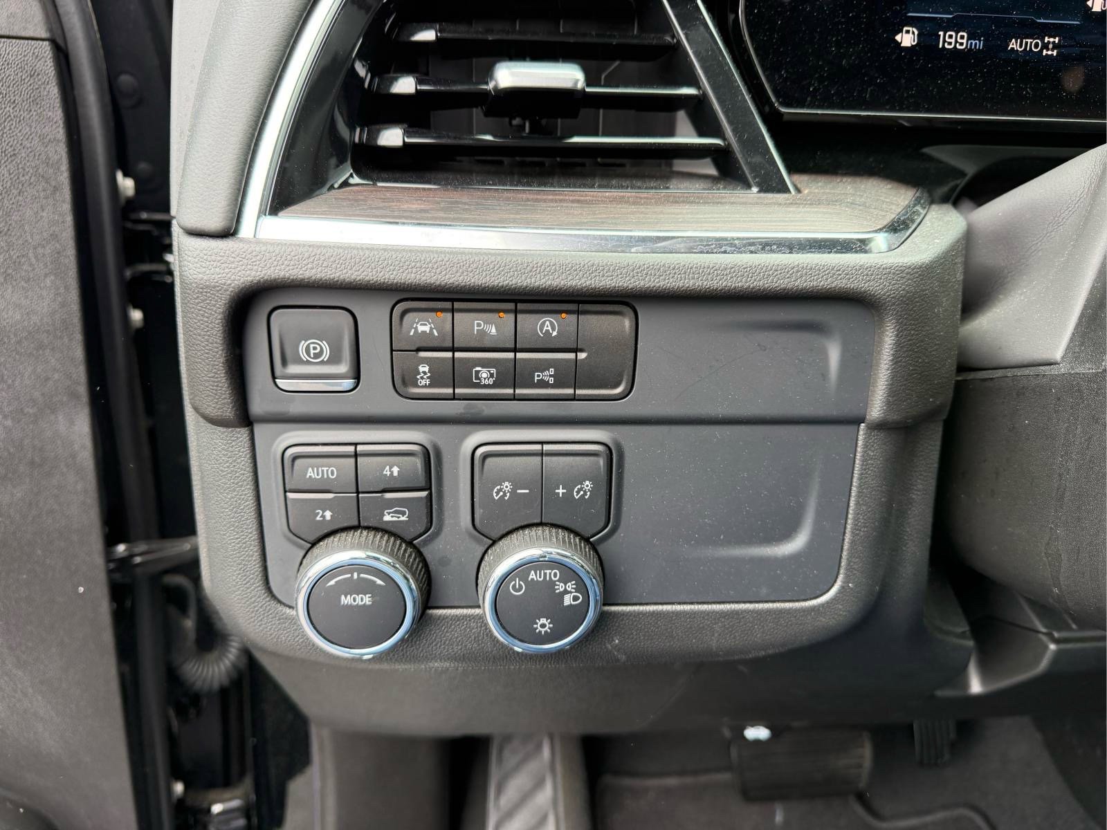 Used 2025 Chevrolet Tahoe LT AWD/4WD image 21