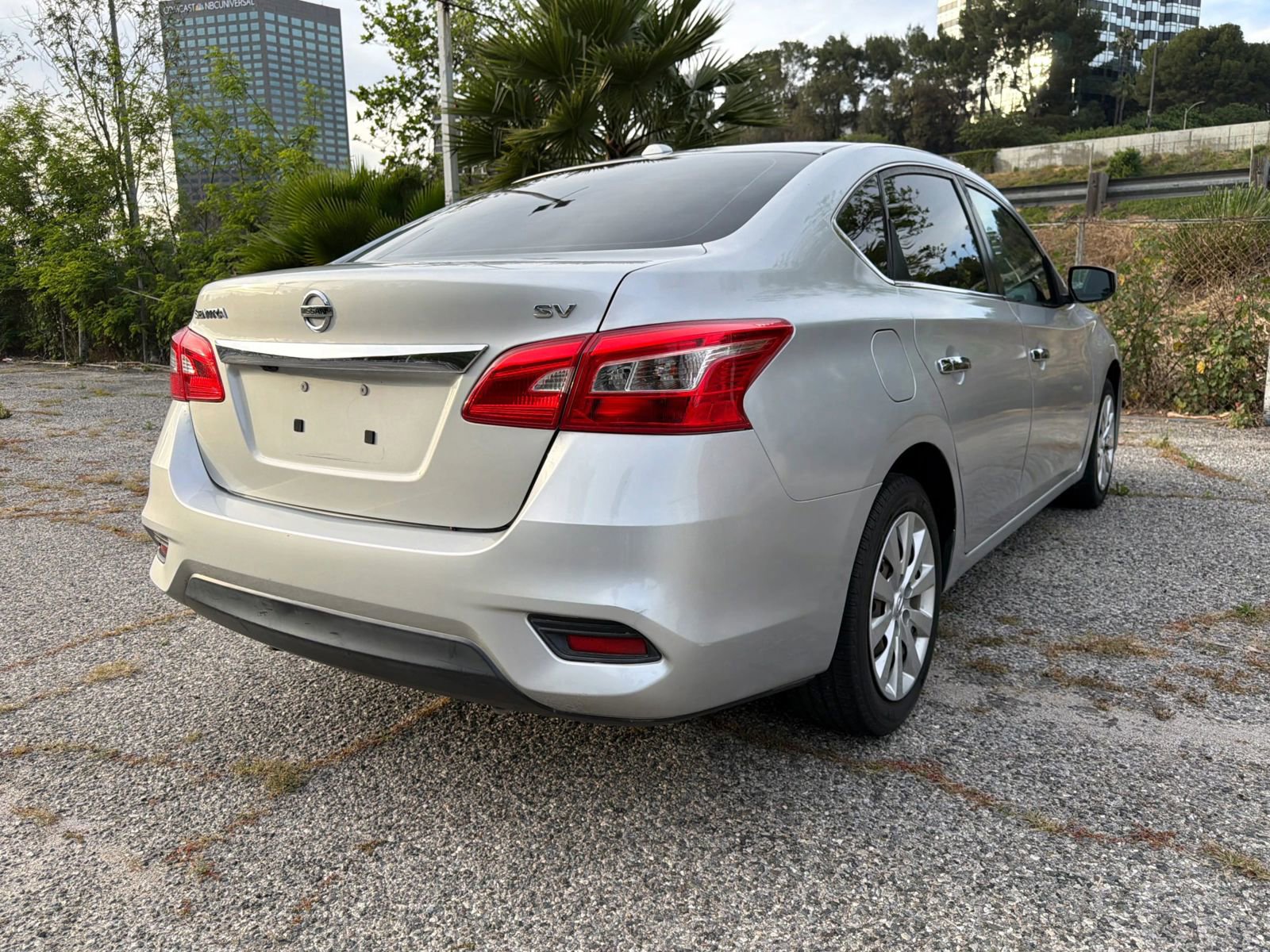 Used 2017 Nissan Sentra SV image 4