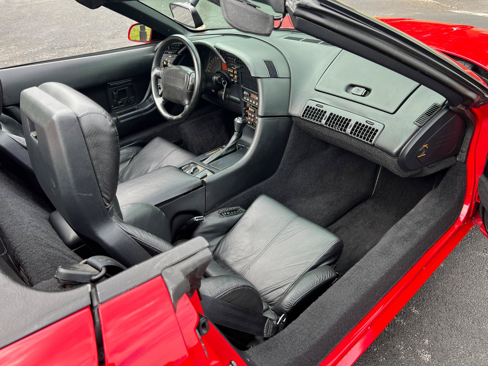 Used 1992 Chevrolet Corvette Convertible RWD image 23