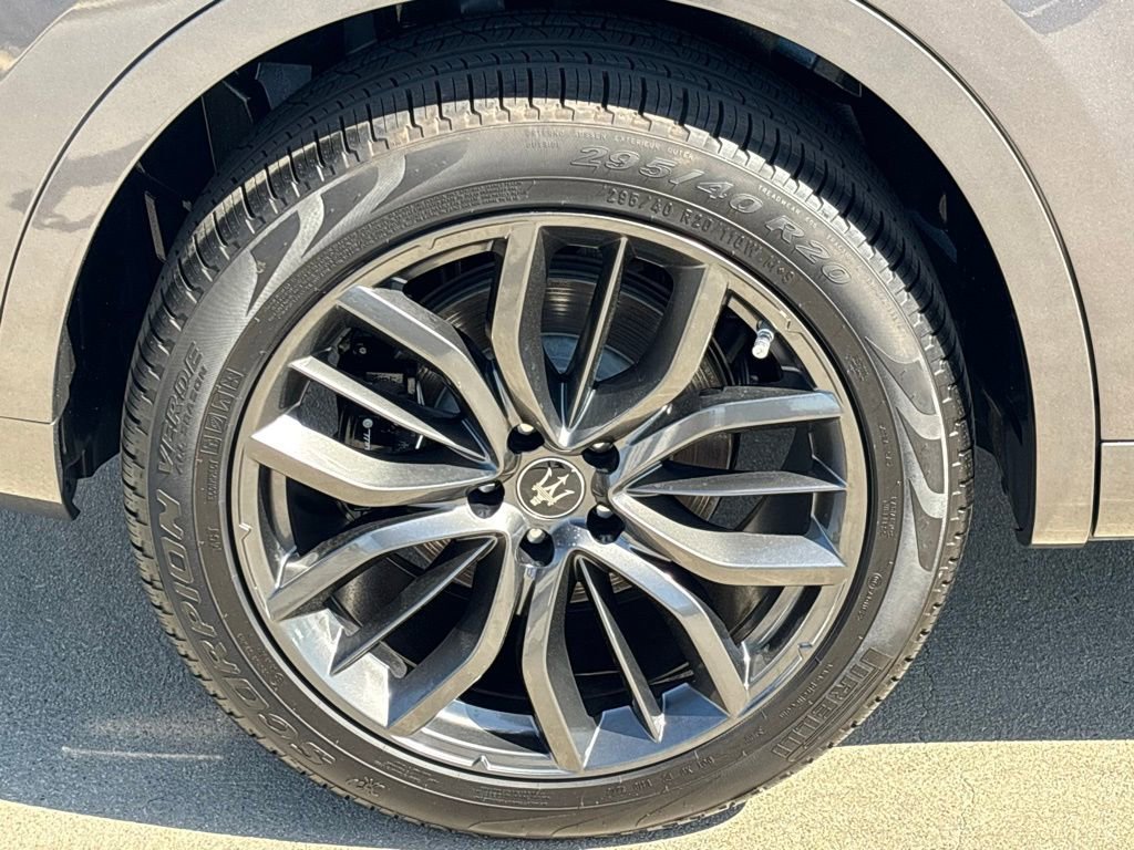 Used 2024 Maserati Levante GT Ultima AWD/4WD image 34