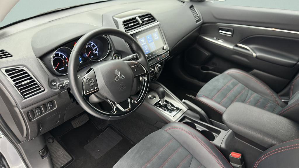 Used 2025 Mitsubishi Outlander Sport SE AWD/4WD image 13