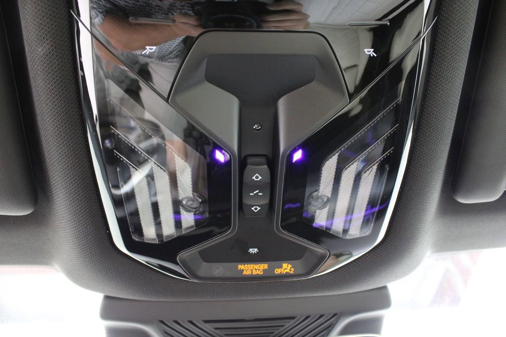 Used 2024 BMW 530i w/ Convenience Package image 28