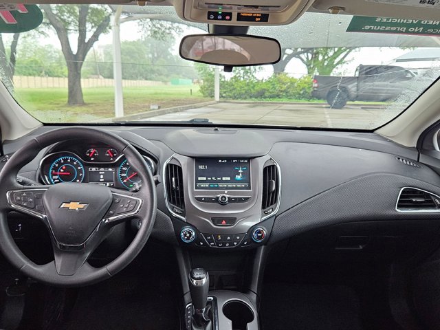 Used 2018 Chevrolet Cruze LT w/ Convenience Package FWD image 18