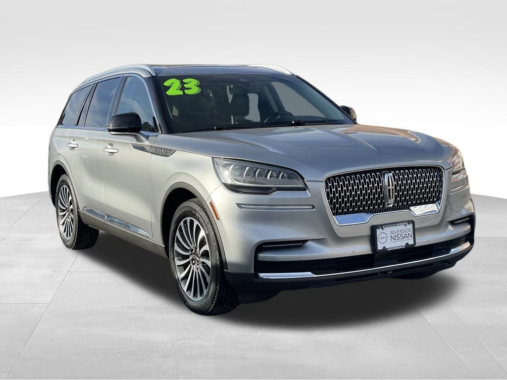 Used 2023 Lincoln Aviator AWD w/ Premium Package image 3
