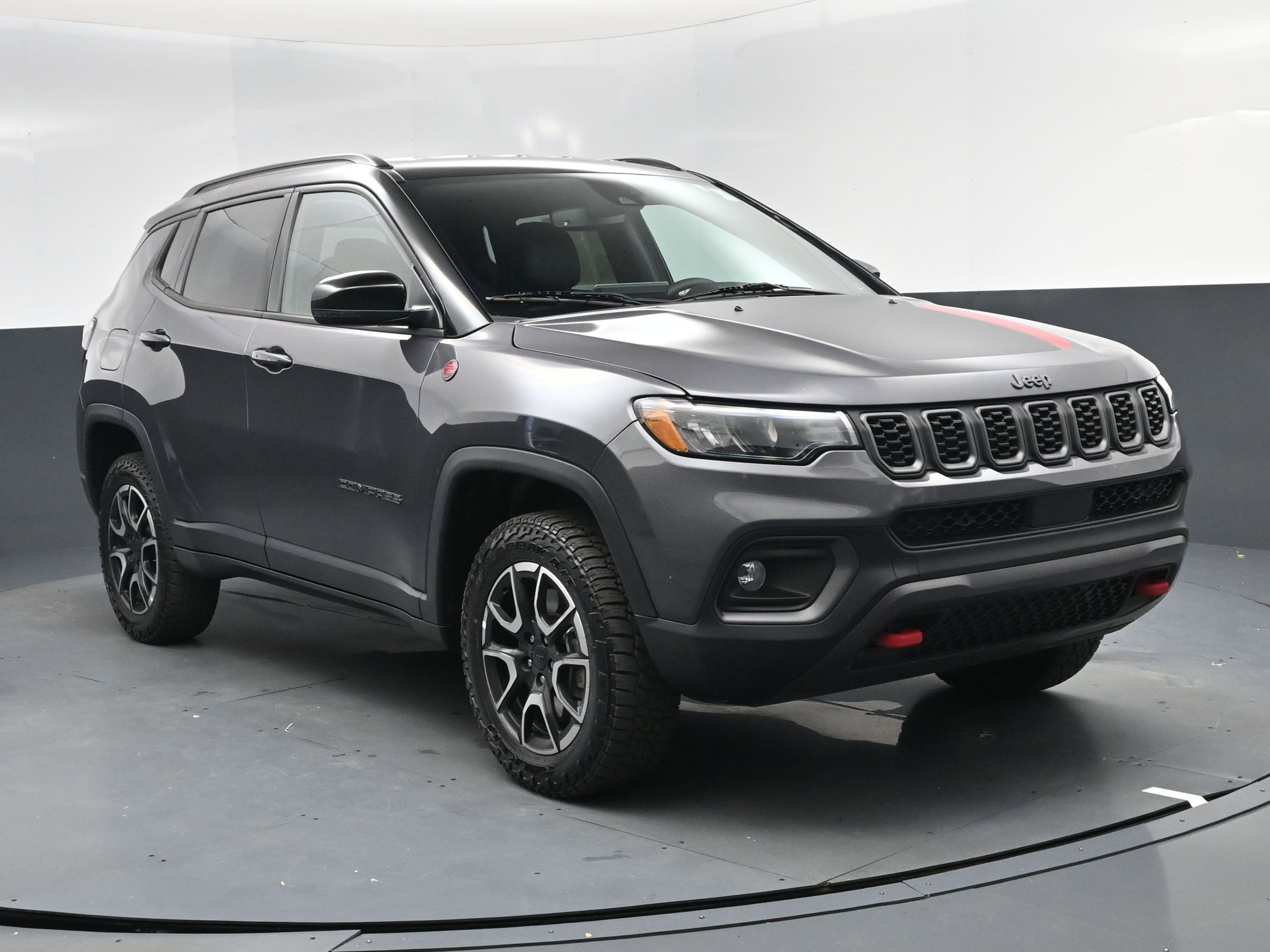 Used 2024 Jeep Compass Trailhawk image 8