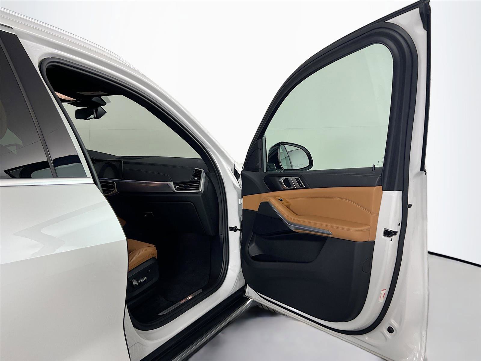 Used 2023 BMW X5 xDrive45e w/ Executive Package image 28