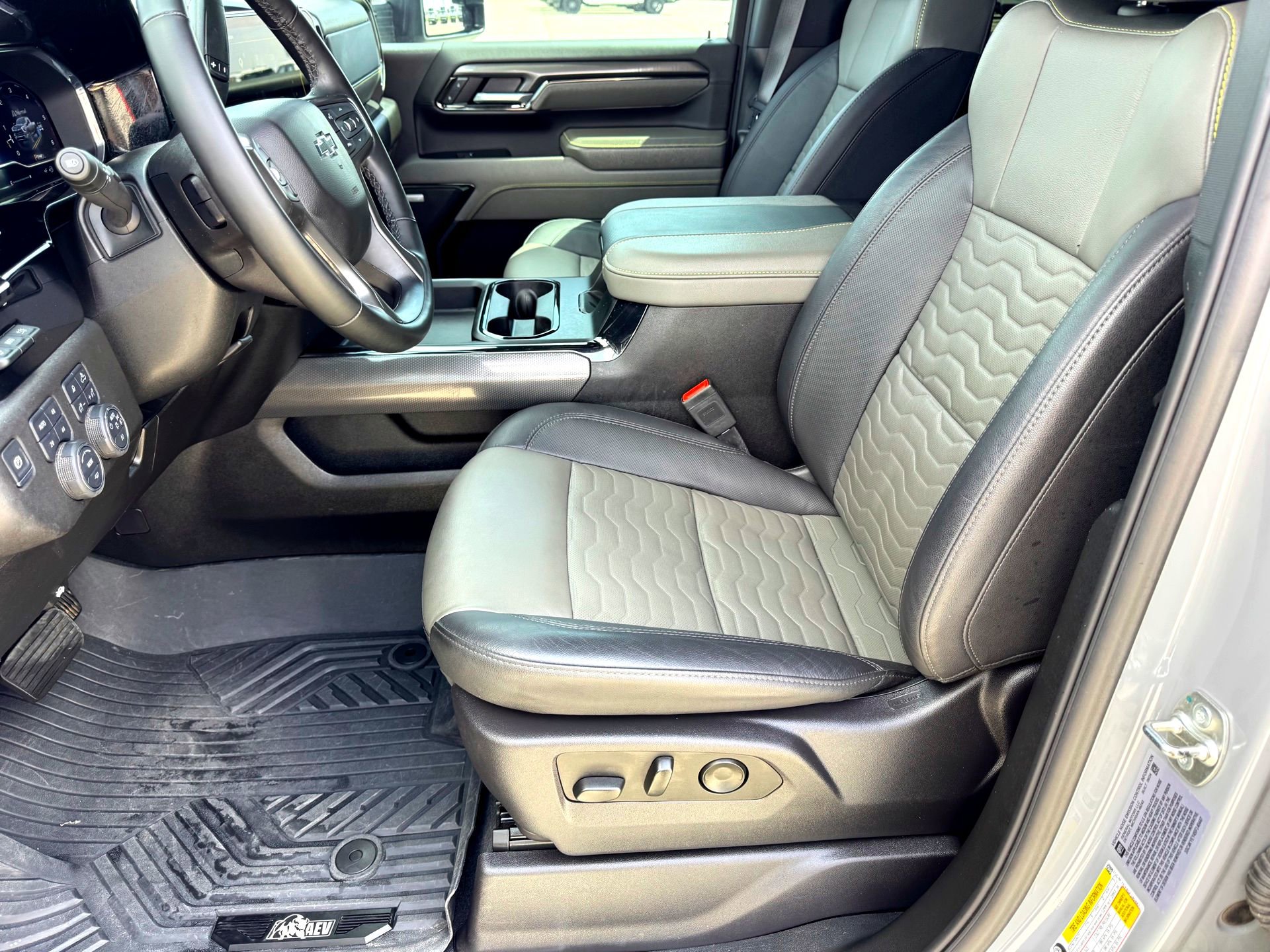 Used 2025 Chevrolet Silverado 2500 ZR2 w/ ZR2 Bison Edition image 14